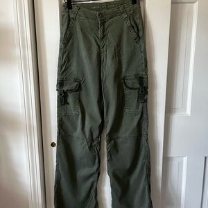 American Eagle Outfitters Women's Green Cargo Pants
